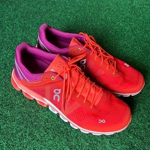 On Cloud Cloudflow Running Shoes Womens Size 10 Orange Coral Purple